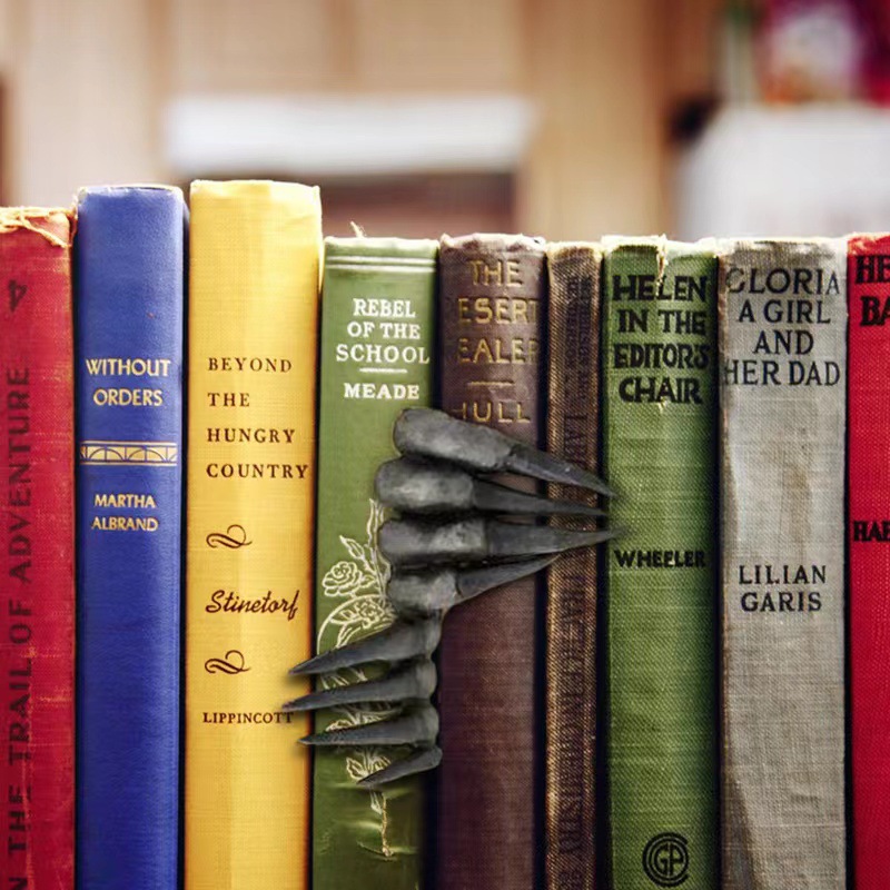 Готическая закладка с когтями  – обзор и цена Resin Art Bookmark